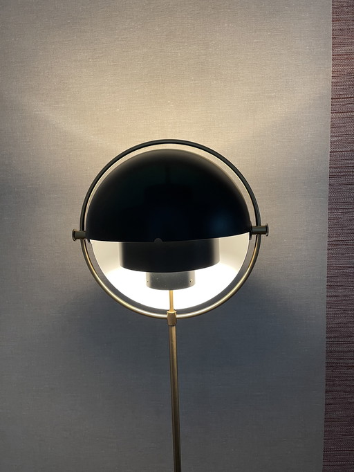 Lampada da terra Gubi Lite ottone/nero - altezza 148 cm