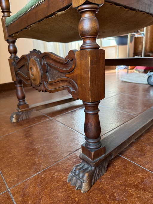 Fauteuil in renaissancestijl met groen fluweel en poten in de vorm van leeuwenpoten. – Velvet (photo 2 of 5)