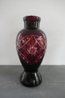 Vase de Bohême ancien en cristal rouge rubis