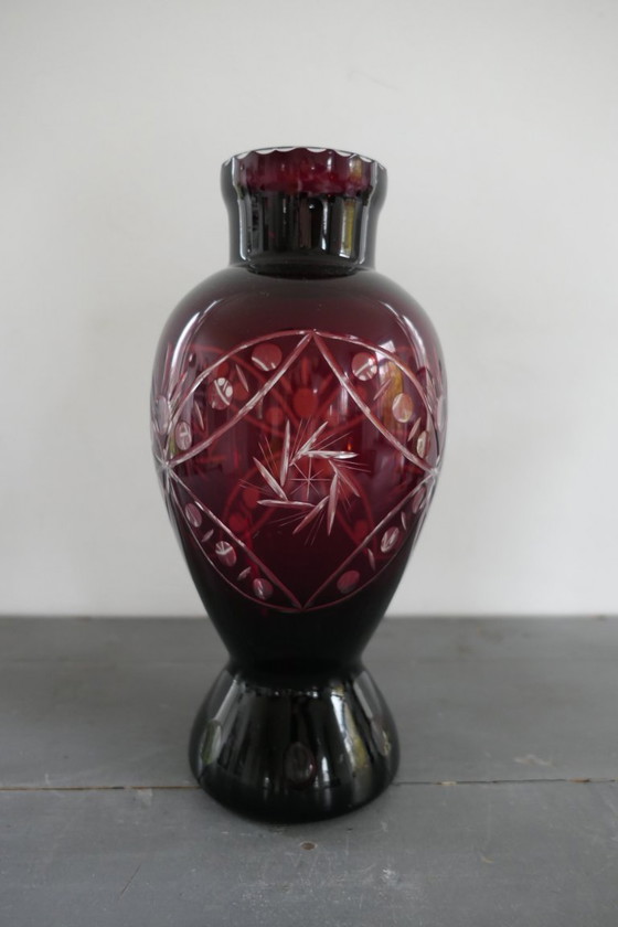 Image 1 of Jarrón antiguo de cristal rojo rubí de Bohemia