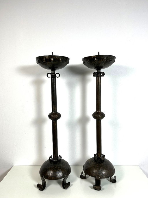 Set van 2 grote brutalistische gietijzeren kerk kandelaars, jaren 70