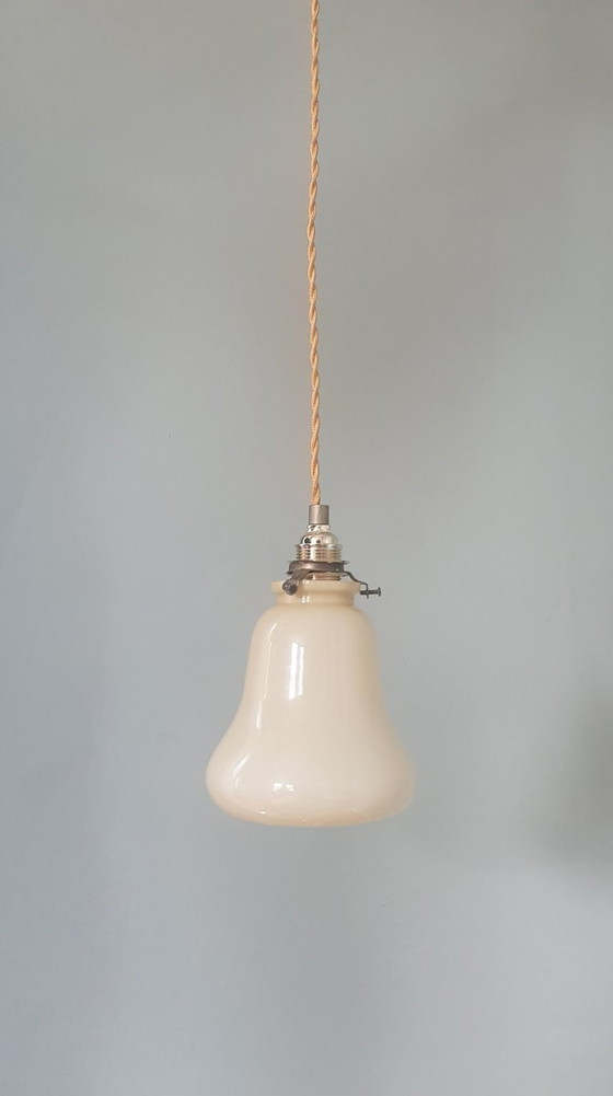 Image 1 of Suspension vintage - verre opalin - forme de poire