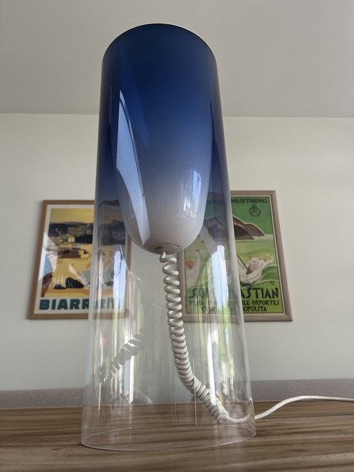 Stilvolle Design Tischlampe Blau/ Transparentes Acryl 55x20cm