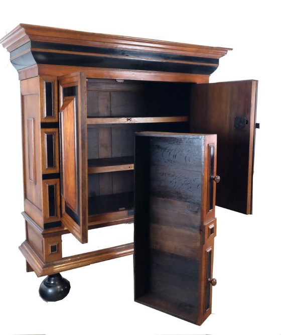 Image 1 of 18de eeuwse Hollandse Kussenkast / Dutch 18th century Kussenkast