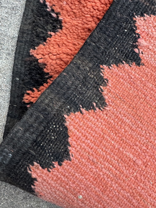 Alfombra bereber antigua de coral