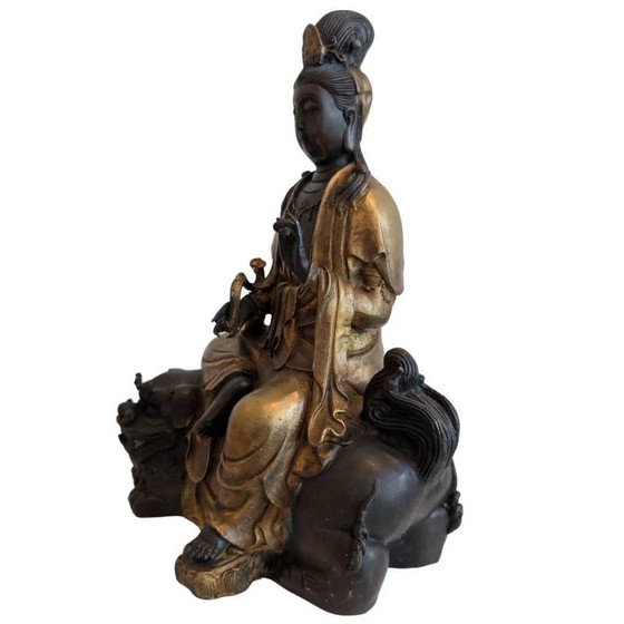 Guanyin sobre León – Escultura China de Bronce, Siglo XX – lote 153 – Bronze (photo 8 of 10)