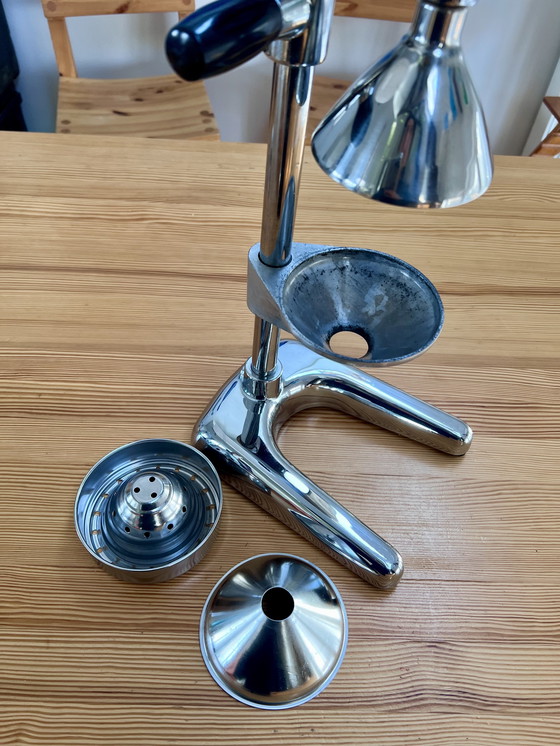 Image 1 of Vintage industrial mid century style horeca manual citrus squeezer / juicer made from heavy steel 