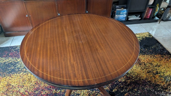 Image 1 of Extendable round mahogany dining table in Regency/English style