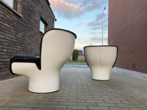 2x Joe Colombo Elda Stuhl, schwarzes Leder, weißes Fiberglas