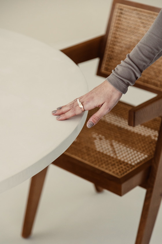 Image 1 of Mesa de Comedor Media Ovalada de Hormigón Cire Studio Nena Design