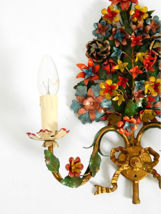 Image 1 of Une paire de magnifiques appliques murales en métal doré et peint à la main, datant des années 1960, signées Hans Möller.