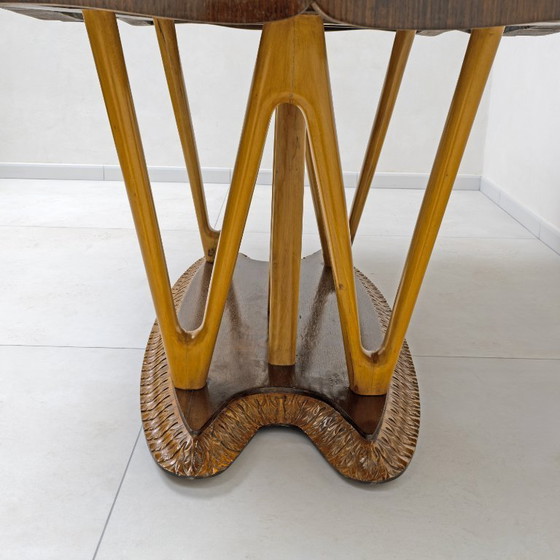 Image 1 of Mesa de comedor italiana de mediados de siglo con tablero de vidrio y base escultural de arce, década de 1950