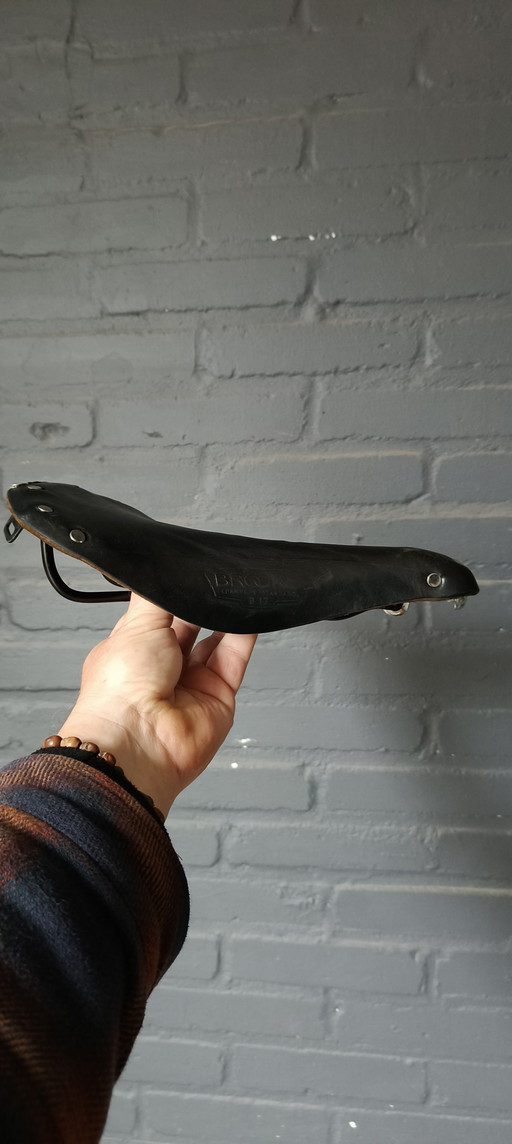 Vintage leather antique racing saddle Brooks B17