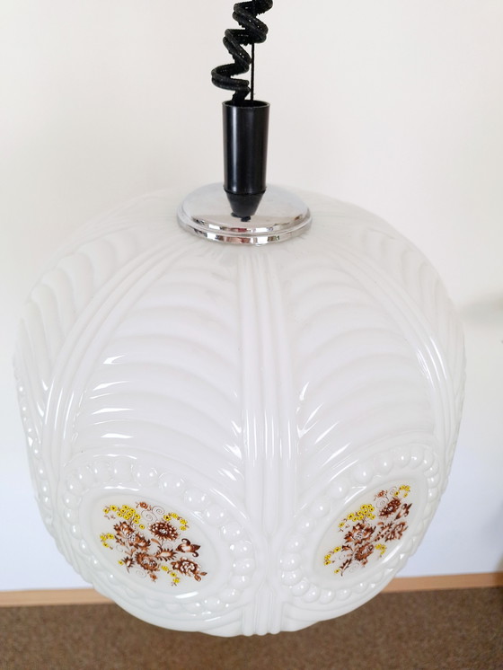 Image 1 of Lampada a sospensione vintage opalina, lampadario di metà secolo Sijaj Hrastnik