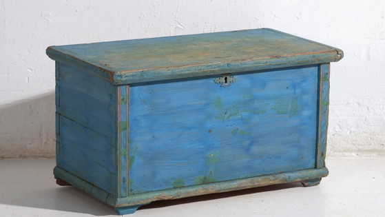 Antike bemalte blaue Truhe aus Kiefer – Mitteleuropa, um 1900 – Aufbewahrungsschrank, Iron, Scandinavian (photo 3 of 40)