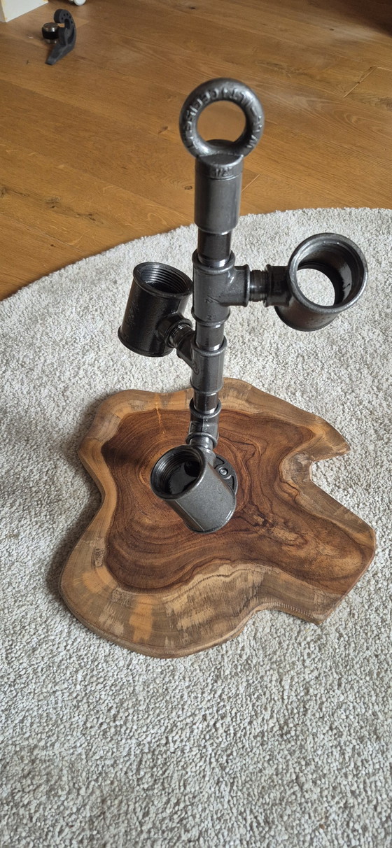Portabottiglie - Design industriale - Ghisa malleabile su base in legno di teak – Metal, Wood (photo 4 of 5)