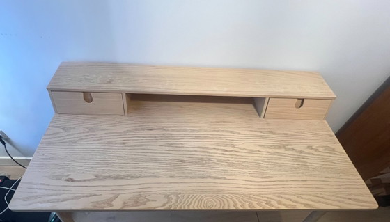 Image 1 of Modern klassiek bureau van licht hout