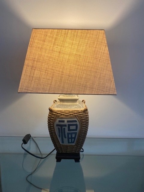 Image 1 of SET VAN 2 CHINESE TAFELLAMP VOETEN IN KERAMIEK OP HOUTEN VOET