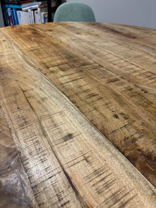 Round dining table made of mango wood