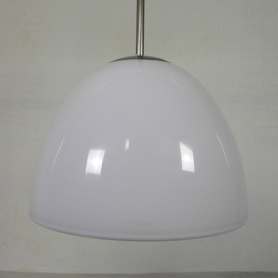 Image 1 of Oude Schoollamp Met Grote Glazen Bol In Opaalglas, Jaren 30