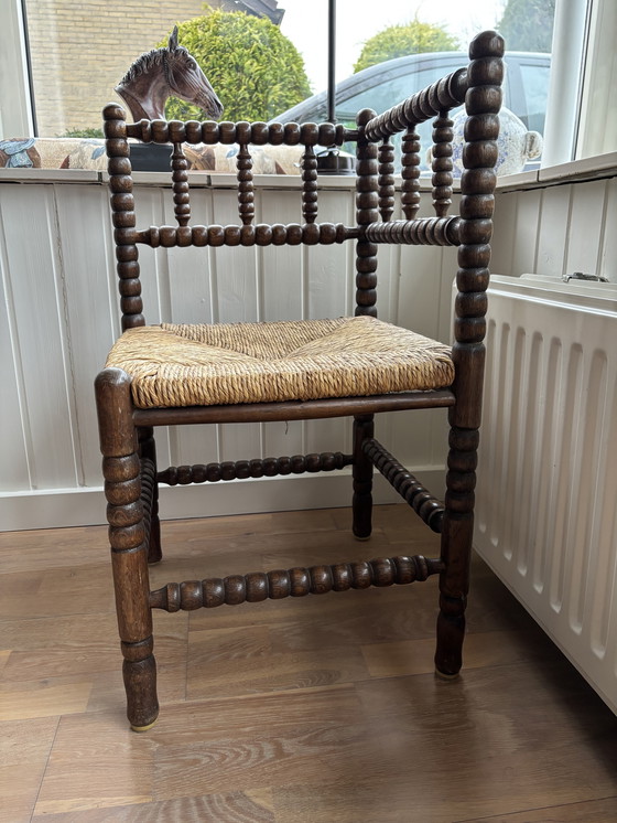 Image 1 of Silla de esquina antigua de bolillos