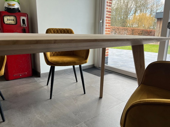 Image 1 of Tavolo in rovere massello, ovale danese + rastremato e 4 sedie in velluto