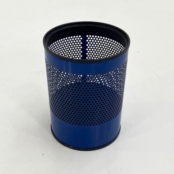 Corbeille perforée bleue, années 1980 – Objets déco, Métal, Plastique (photo 3 of 6)