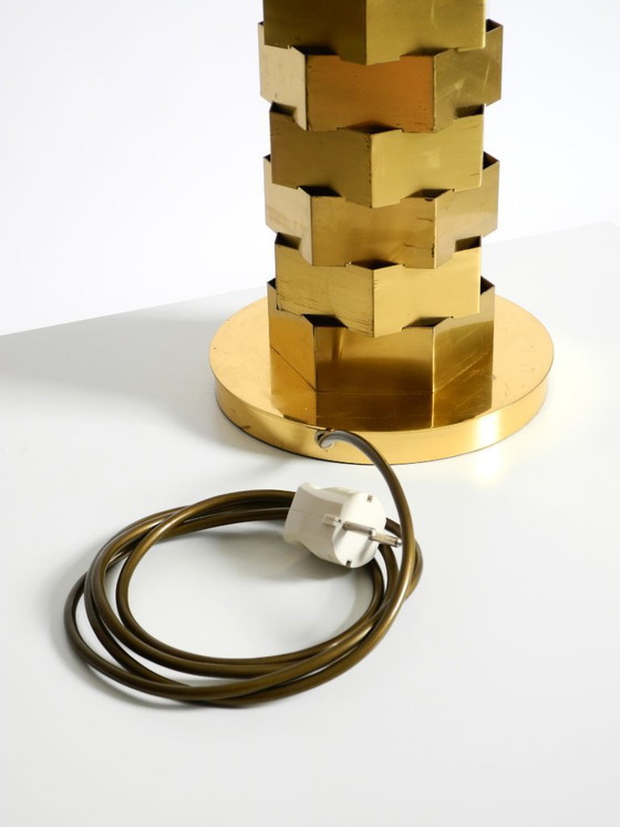 Image 1 of Einzigartige große Messing-Tischlampe aus den 1960er Jahren von den Vereinigten Werkstätten mit beleuchtetem Sockel