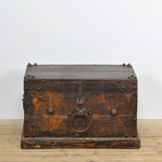 Antico baule in legno giapponese, circa 1890 – Armadi contenitori, Iron, Wood (photo 2 of 17)