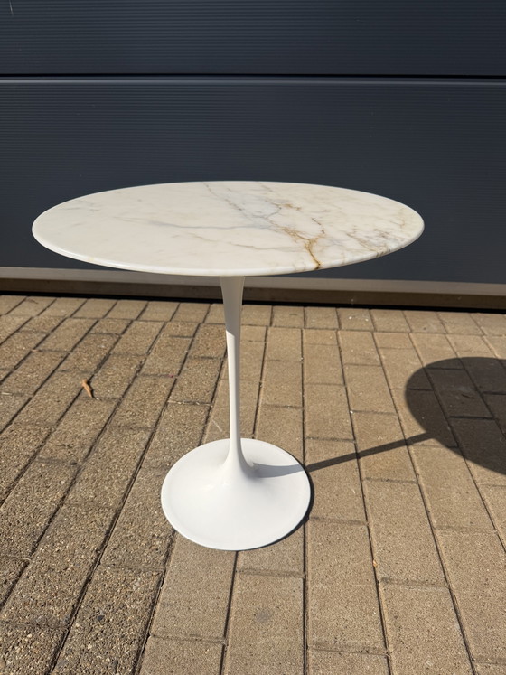 Image 1 of Knoll Tulip Beistelltisch aus Calacatta Gold (Oro) Marmor in NEUEM ZUSTAND! Eero Saarinen