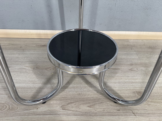 Image 1 of Table d'appoint Art déco intemporelle - chrome et verre noir
