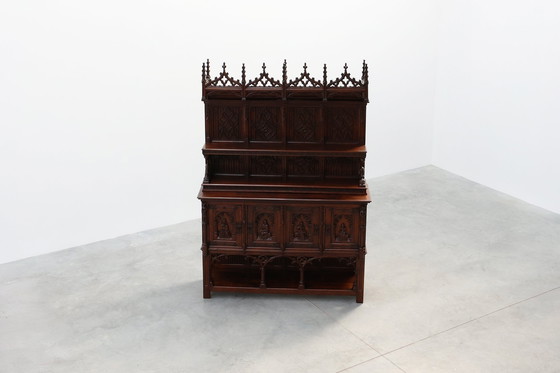 Image 1 of Rare grande armoire néogothique en chêne du début du 19e siècle, sculptée à la main