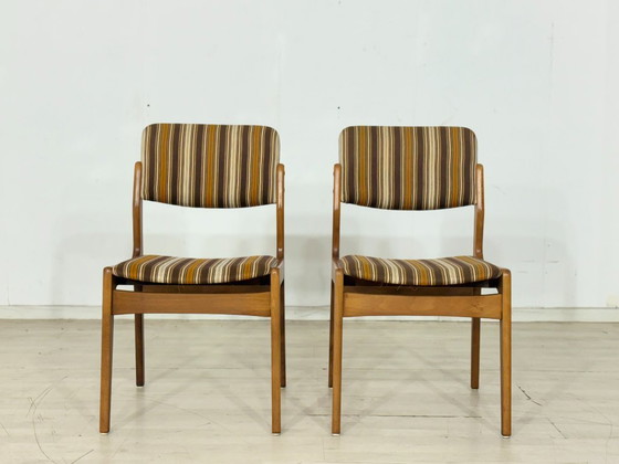 Image 1 of Set van 2 stijlvolle eetkamerstoelen in retrostijl uit het midden van de vorige eeuw.