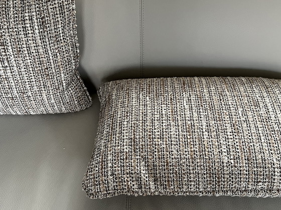 Image 1 of Due cuscini Eichholtz modello 'Mademoiselle' beige