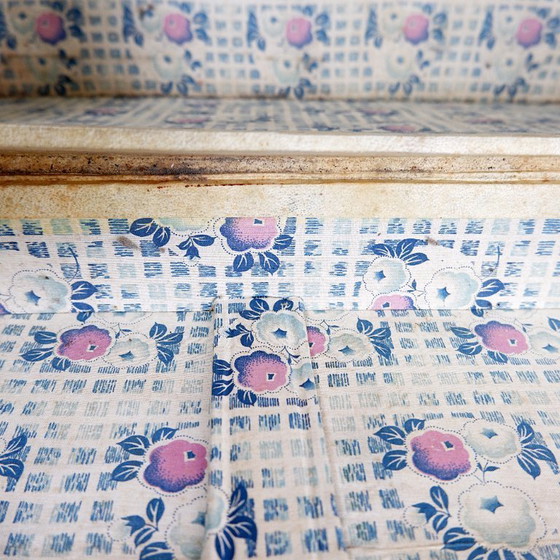 Image 1 of  Malle chinoise en cuir laqué rouge du début du XXe siècle