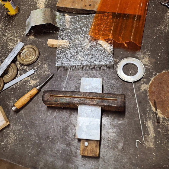 Image 1 of Lampada di upcycling - zoccolo in porcellana e legno antico