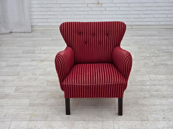 Image 1 of Deense fauteuil uit de jaren 60, bekleed met rood gestreepte meubelwol, poten van eikenhout.
