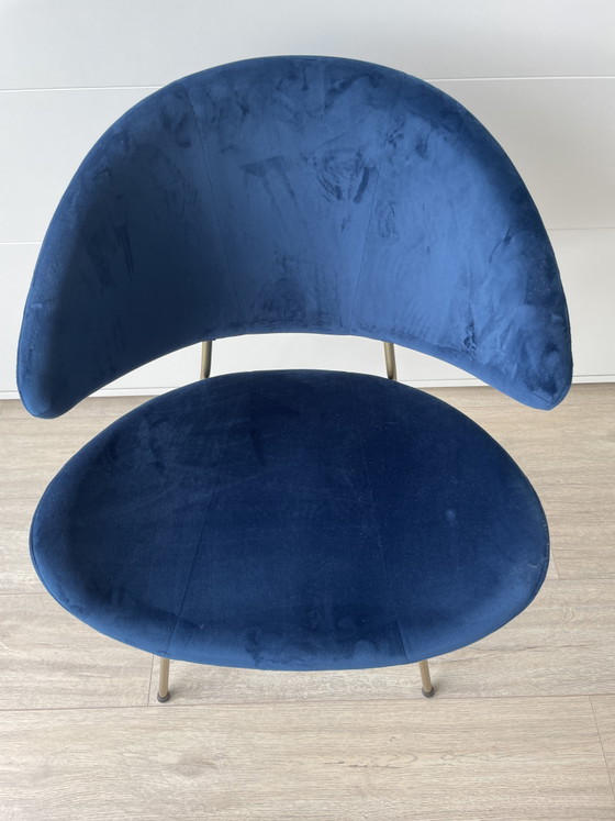 Image 1 of 2x IKER CHERI Samtstühle, marineblau mit Messingbeinen