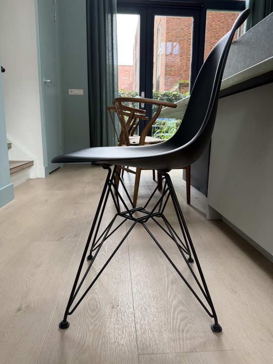 Vitra DSR Black – Dining chairs, Metal, Plastic (photo 4 of 9)