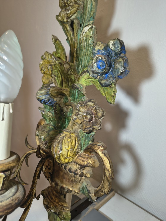 Handbemalte Wandleuchten aus Holz, Paar. – Metal, Wood (photo 4 of 12)