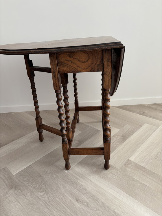 Image 1 of Table ancienne en chêne à piétement traîneau / hangoor