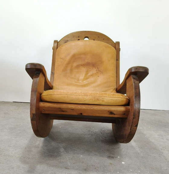 Image 1 of Sedia a dondolo brutalista