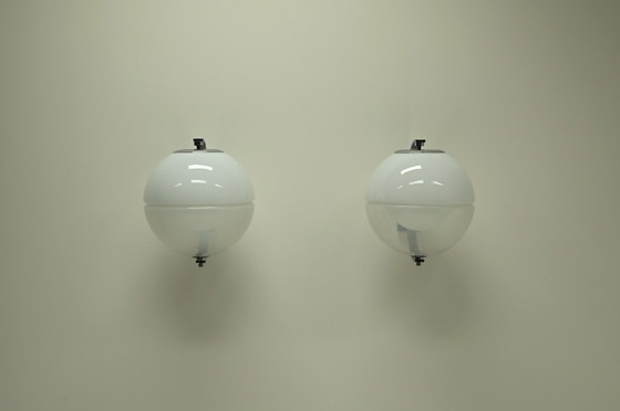Image 1 of Set aus 2 großen Kugelwandlampen, Italien aus den 1960er Jahren.