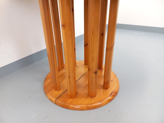 Image 1 of Table à manger ronde scandinave vintage style Rainer Daumiller en pin des années 60 70 avec rallonge