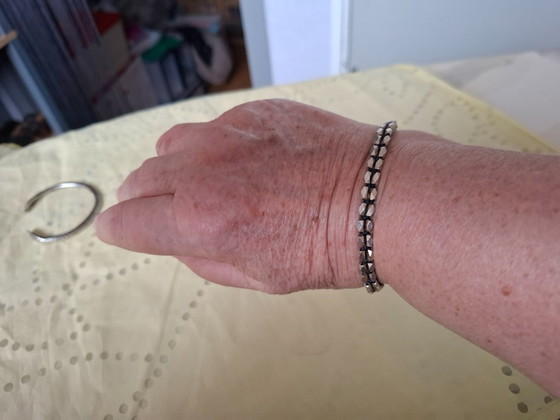 Image 1 of Verstelbare, flexibele armband van sterling zilver, geschikt voor polsen met een omtrek van 21,5 tot 23 cm.