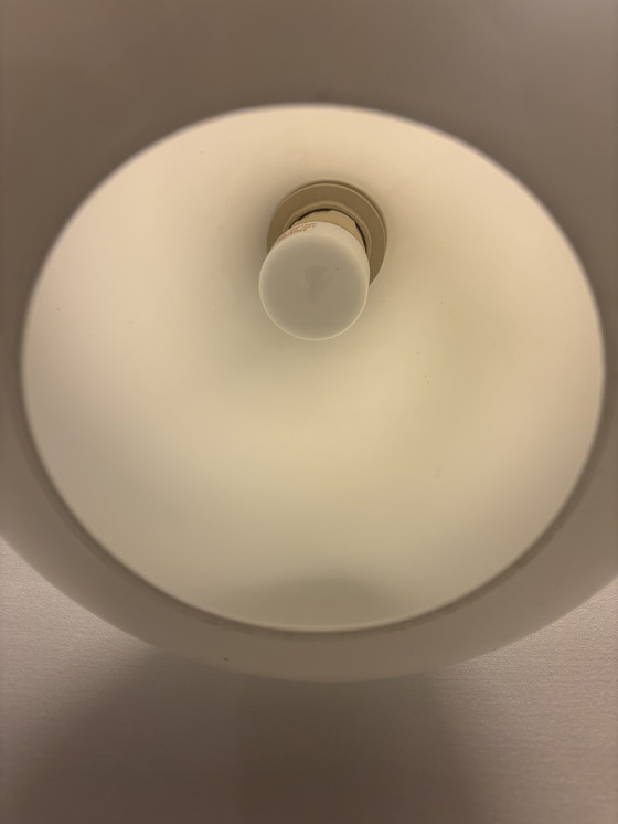 Image 1 of Lampada a sospensione Rietveld – lampada a sospensione a forma di lacrima in vetro bianco e cromo – condizioni eccellenti (2009)