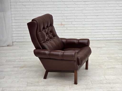 Sillón danés de los años 70, tapizado en cuero marrón original.