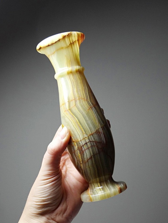 Image 1 of Kleine, antike Balustervase aus gestreiftem grünem Onyx, Italien, Mitte des 20. Jahrhunderts