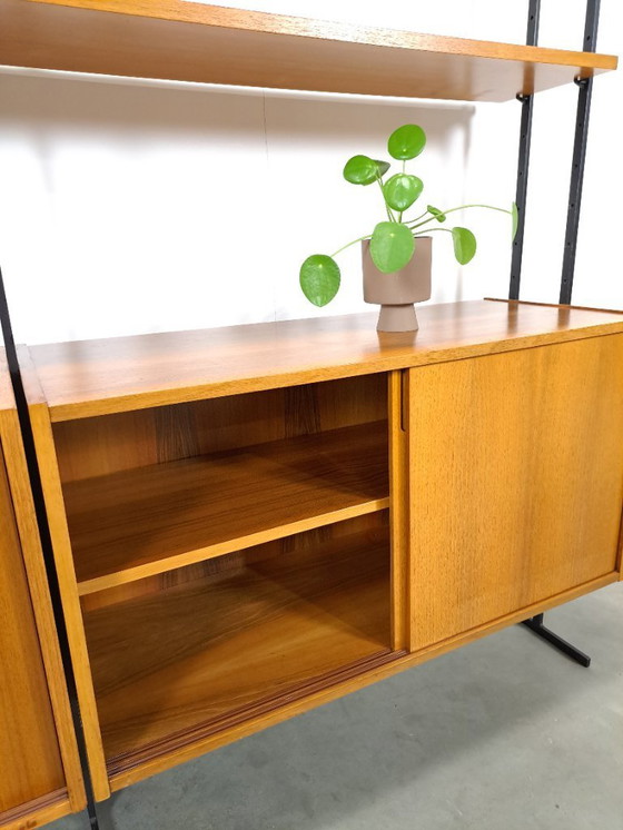 Image 1 of Parete componibile Omnia, Hilker, teak e acciaio nero con ripiani e contenitori