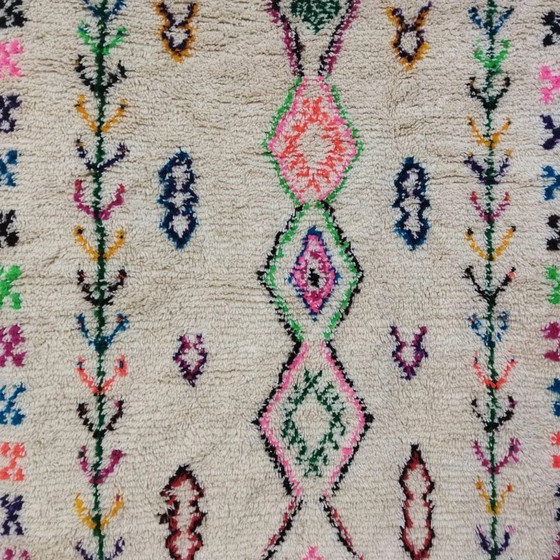 Image 1 of Authentischer Azilal-Teppich – Handgewebt aus Naturwolle (226×164 cm)